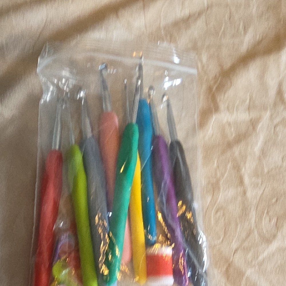 Vibrant Crochet Hook Set with Case - Picture 7 of 8